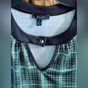 Ladies A.U.W. Size M Green Black and White Pullover